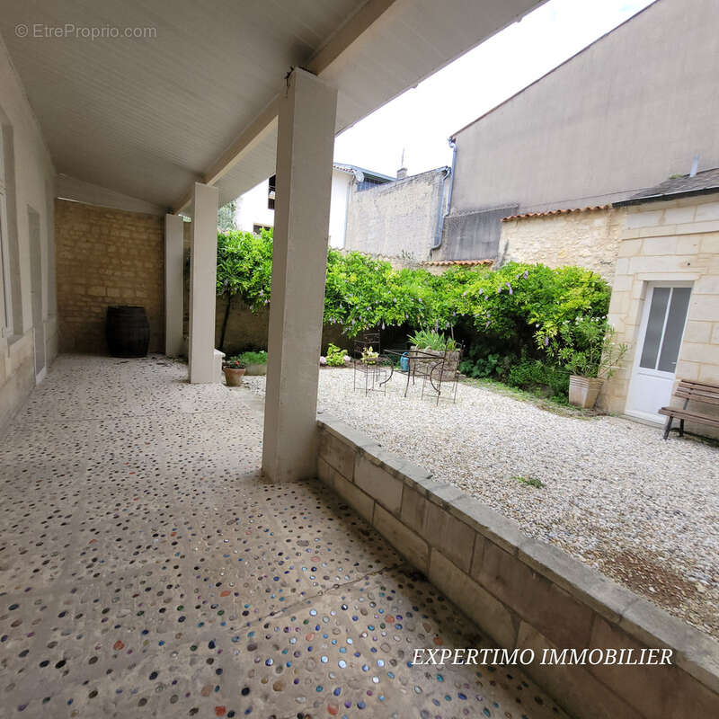 Rare : appartement en rdc de 97 m2 en plein coeur de ville de jonzac - photo 8