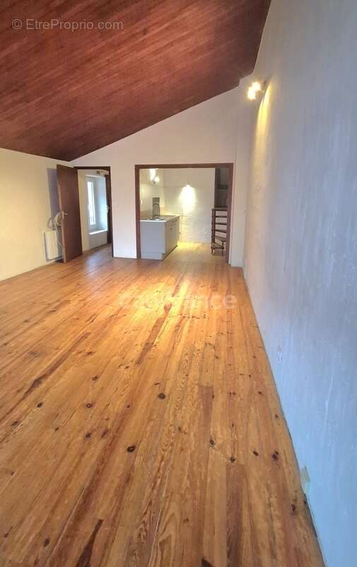 Maison à MONTREJEAU