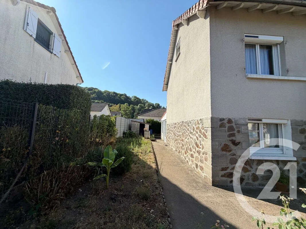 Maison 146 m² à Jussac  - photo 3
