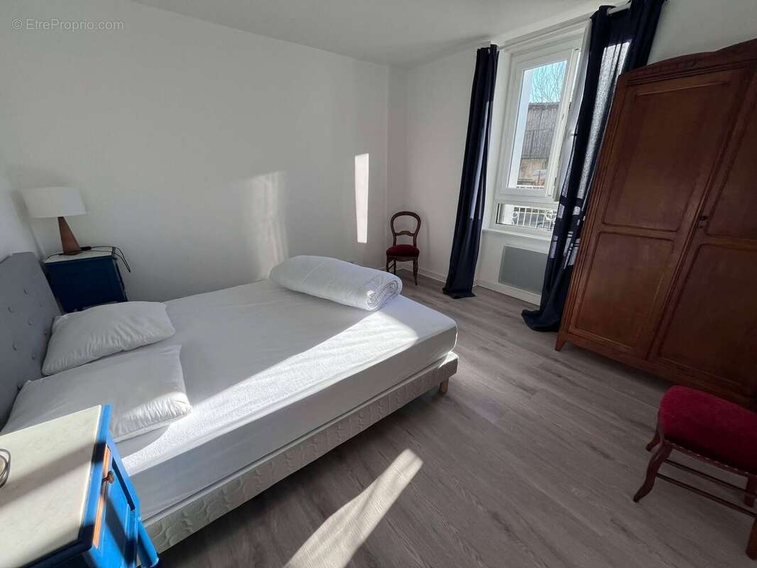 Appartement 824 m² à Mauriac  - photo 5