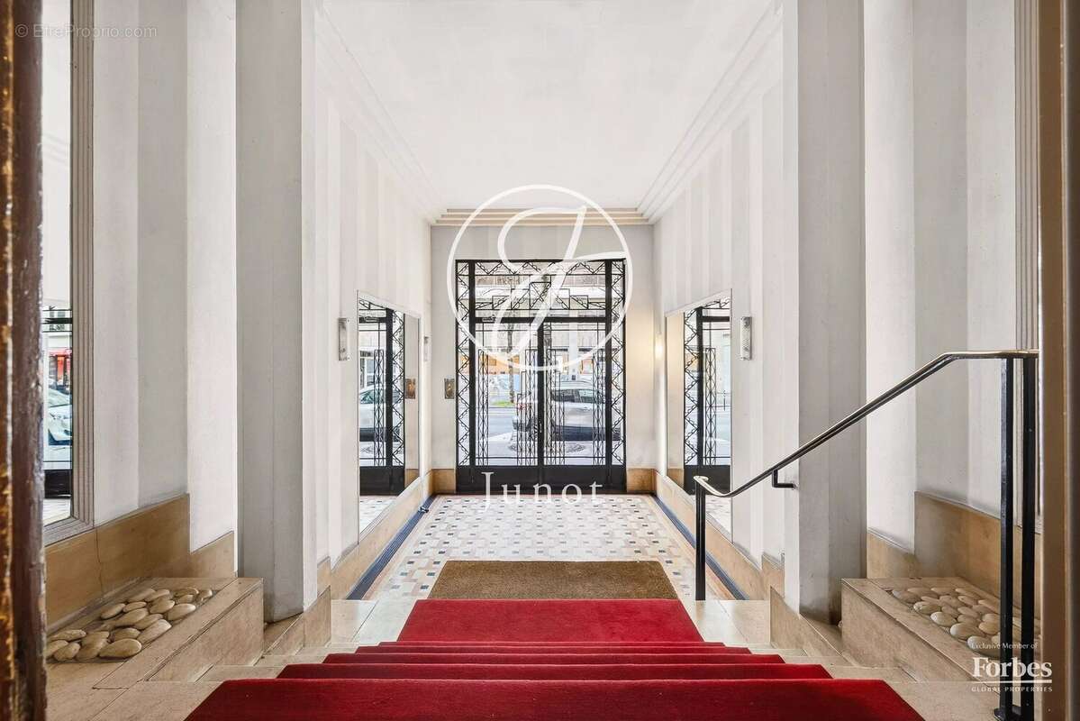Appartement à PARIS-16E
