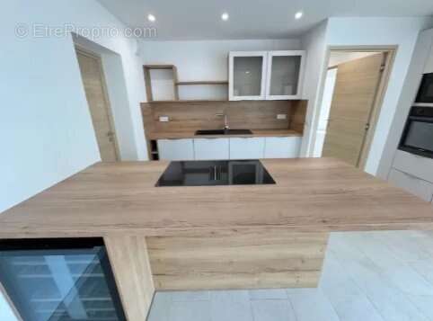 Appartement à ROQUEBRUNE-SUR-ARGENS