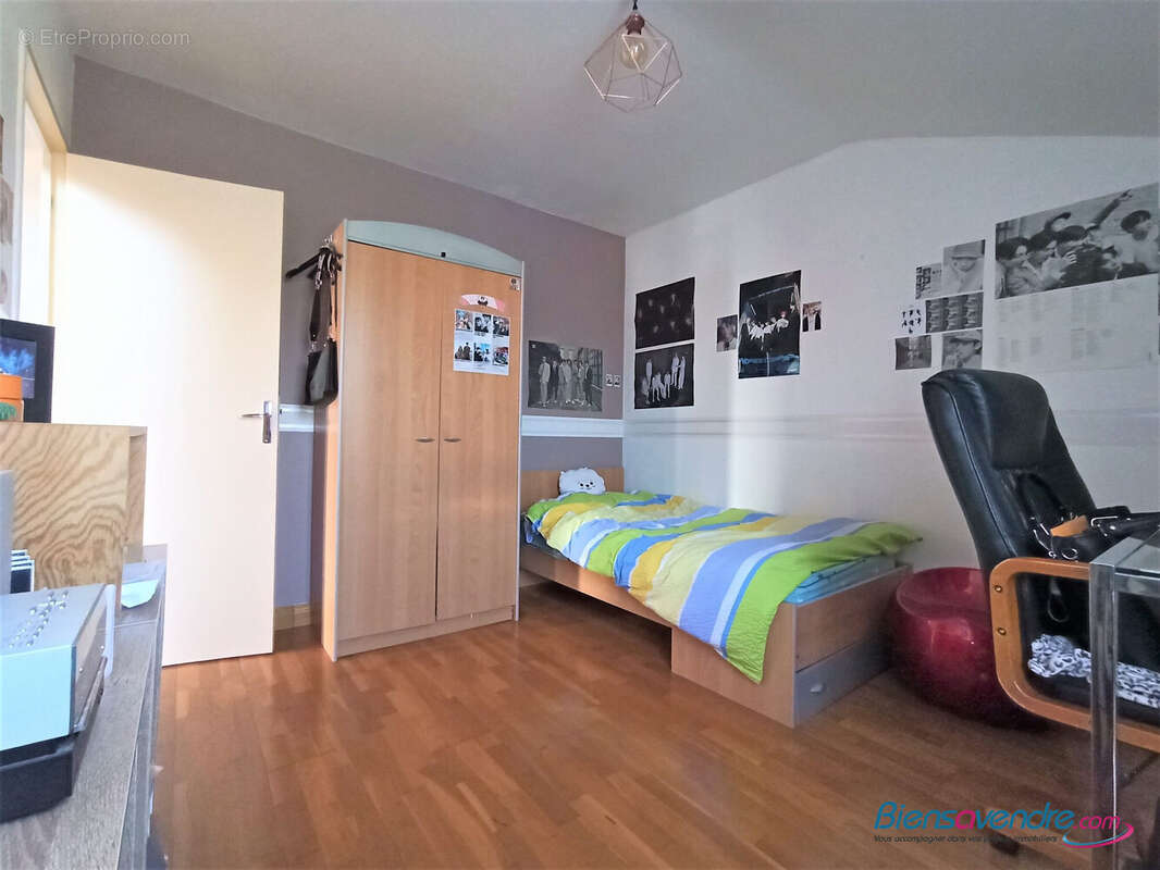 Maison 134 m² à Jaunay-Clan  - photo 9