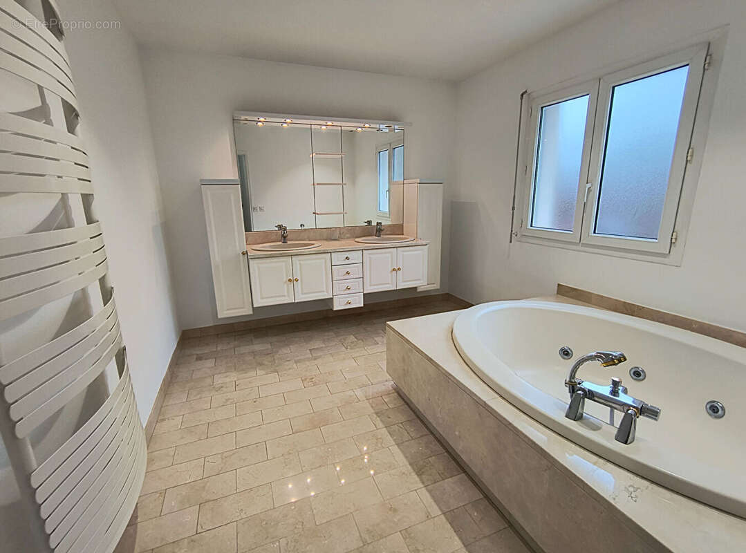 Maison à VERNEUIL-SUR-VIENNE