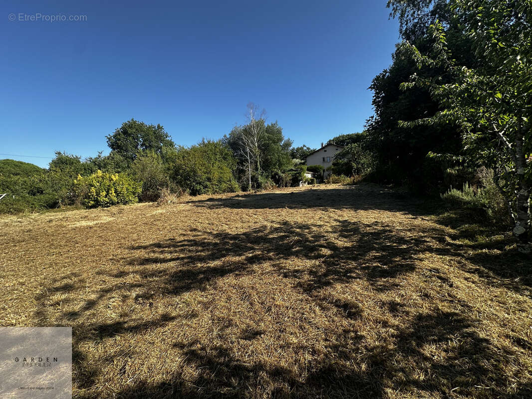Terrain à SAIX