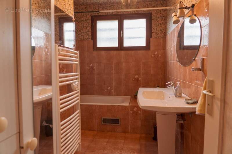 Maison à LA ROCHE-VINEUSE