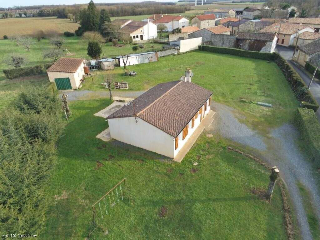 Maison à RUFFEC