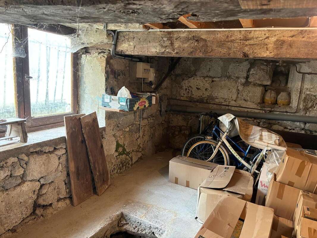   - Maison à SAINTE-MERE