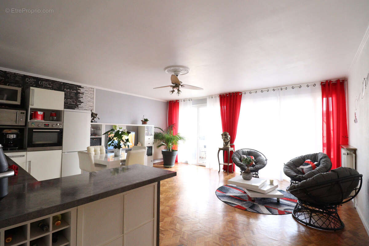 Appartement à SAINT-MARTIN-D'HERES