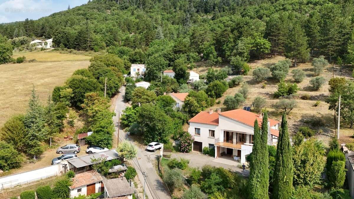  À VENDRE – Grande villa avec terrain boisé avec une olivette à Sisteron - photo 24