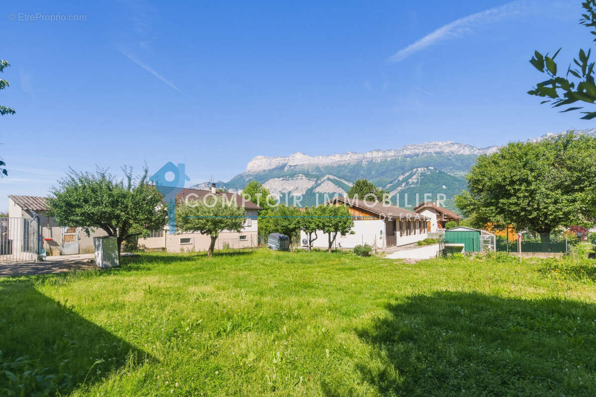 Terrain à TENCIN