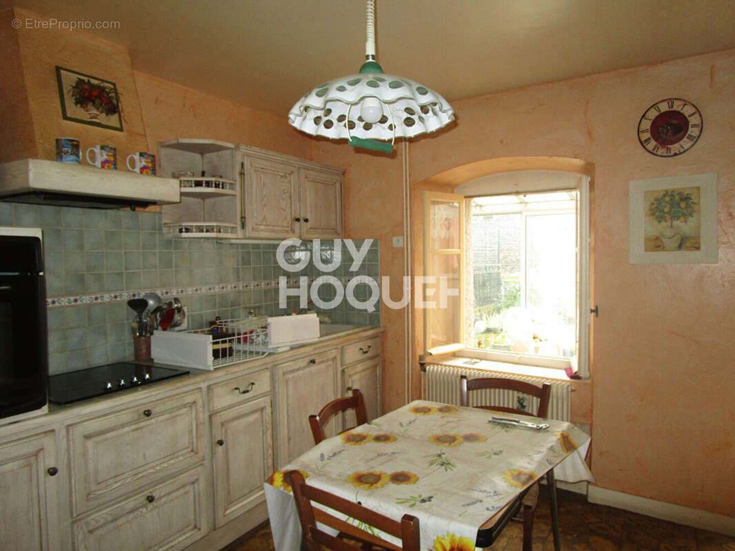 Maison à SIAUGUES-SAINTE-MARIE