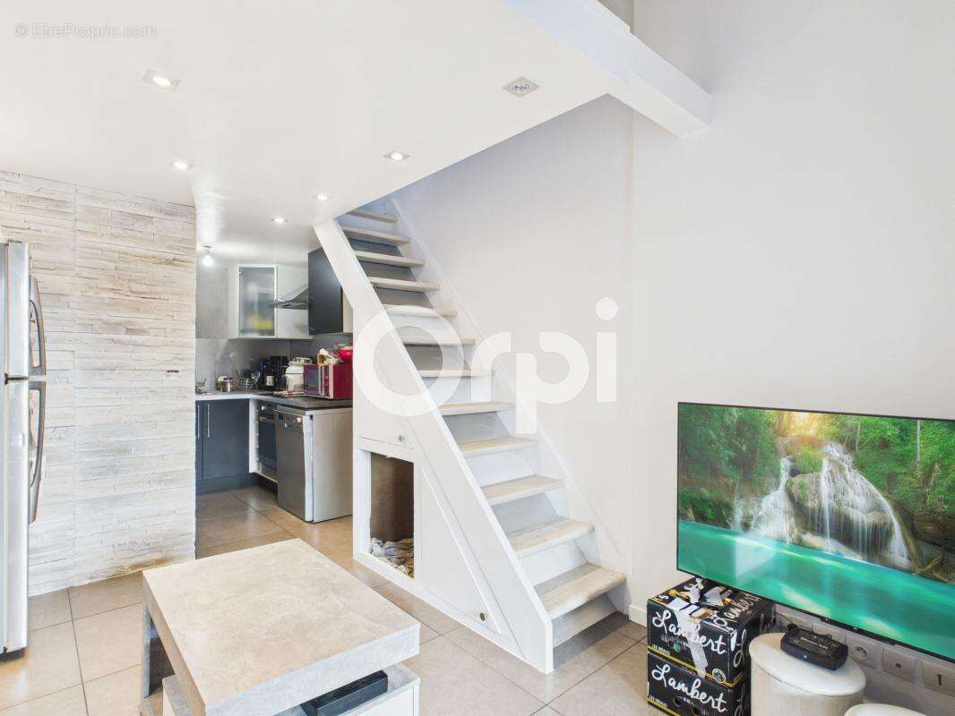 Maison à BAGNOLS-EN-FORET