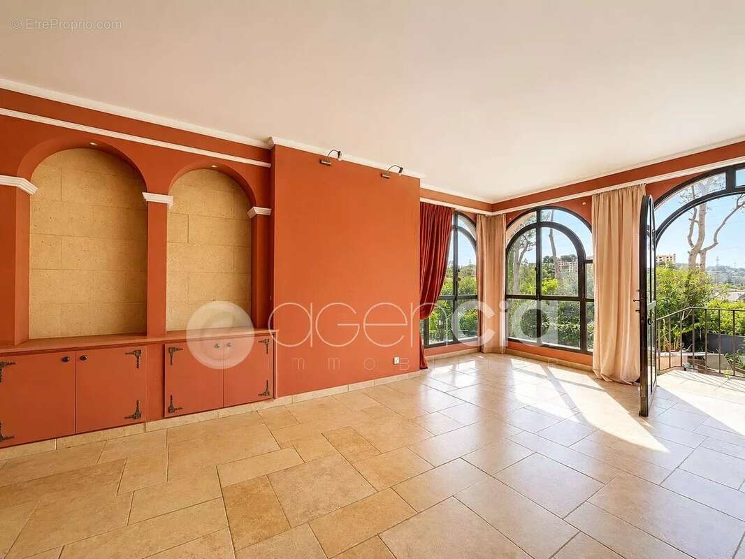 Maison à MOUGINS