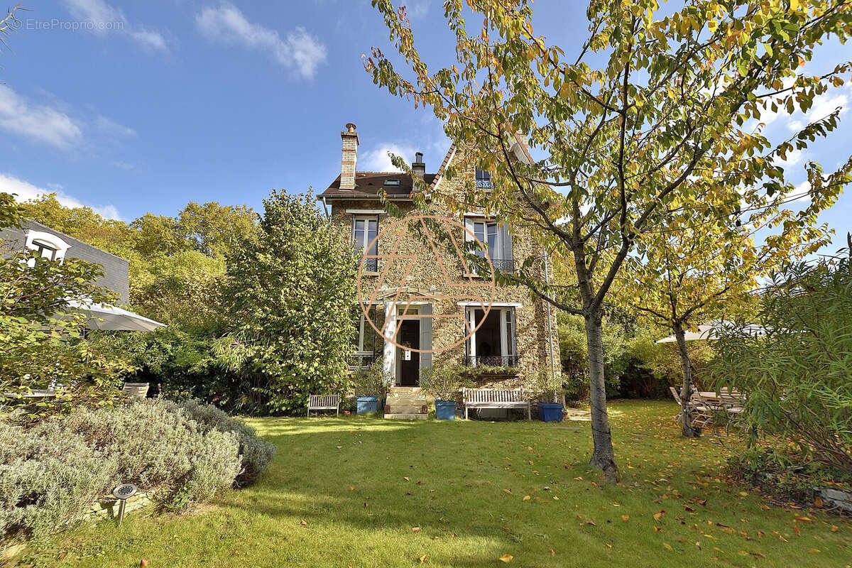 Maison à SAINT-MAUR-DES-FOSSES