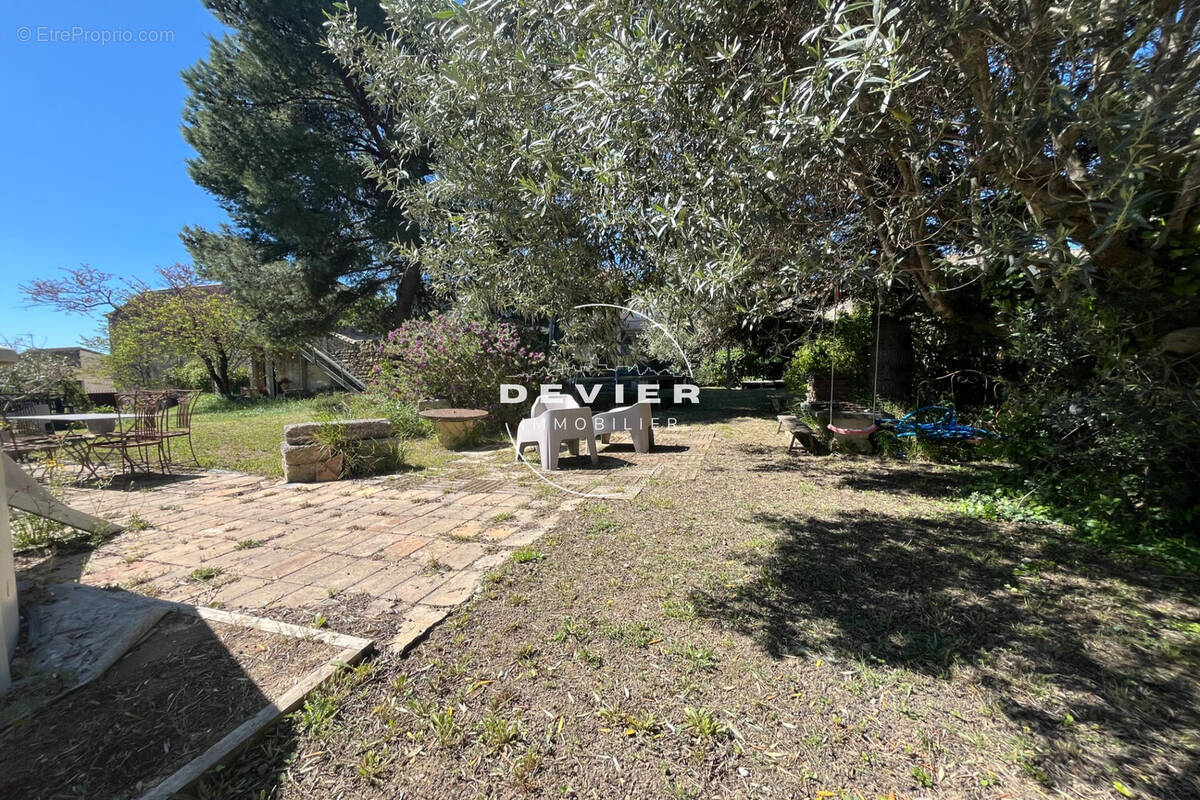 Terrain à SAINT-GENIES-DES-MOURGUES