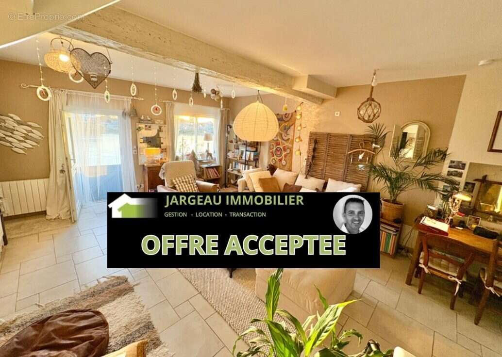 Maison à SAINT-DENIS-DE-L&#039;HOTEL