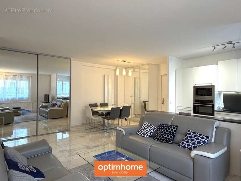 Appartement à PARIS-17E