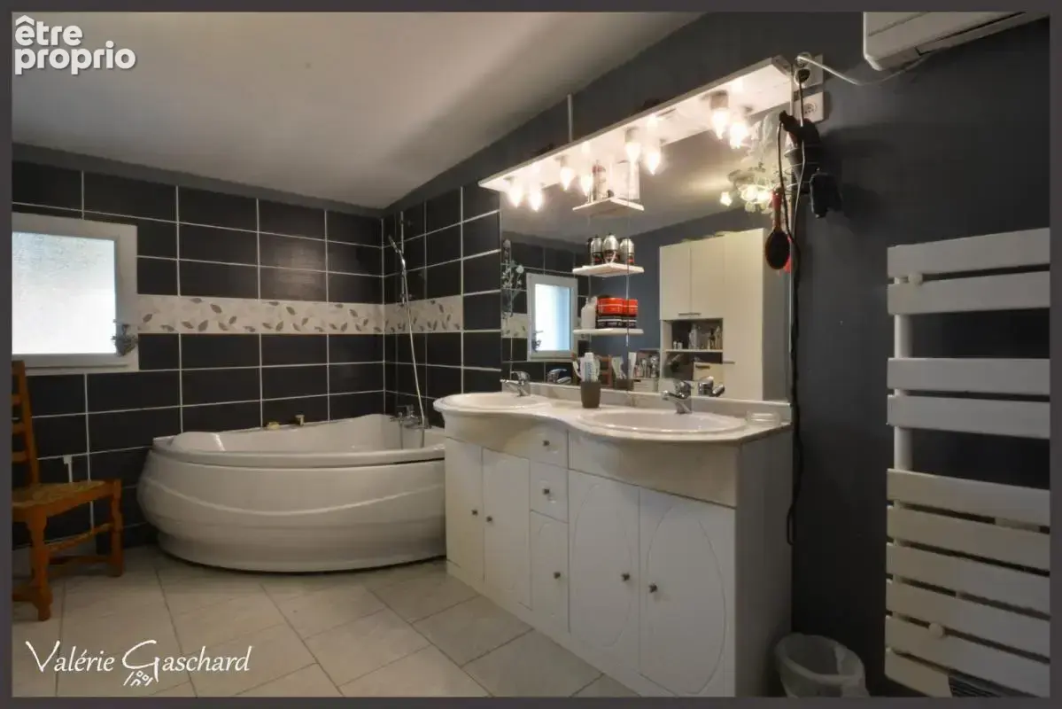 Maison en pierre de caractère (235 m²) – Dépendances, Jardin & Piscine à  SAINT ANTOINE DE BREUILH (24) - photo 27