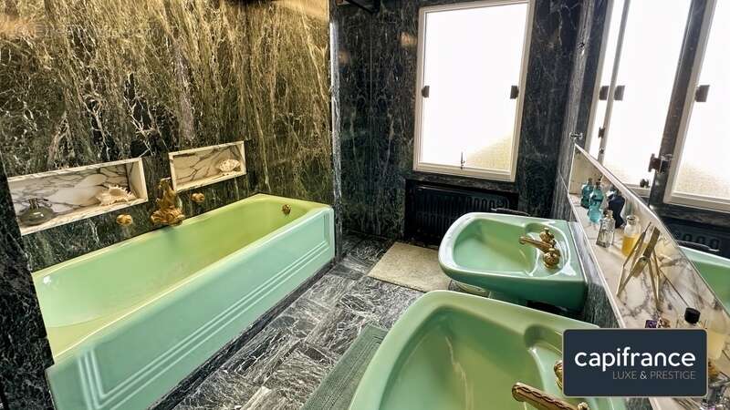Une demeure de caractère au cœur du Jardin de la Rhonelle — 282 m² d'histoire préservée - photo 17