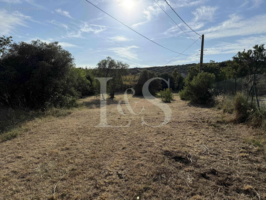 Terrain constructible dans environnement privilégié - photo 3