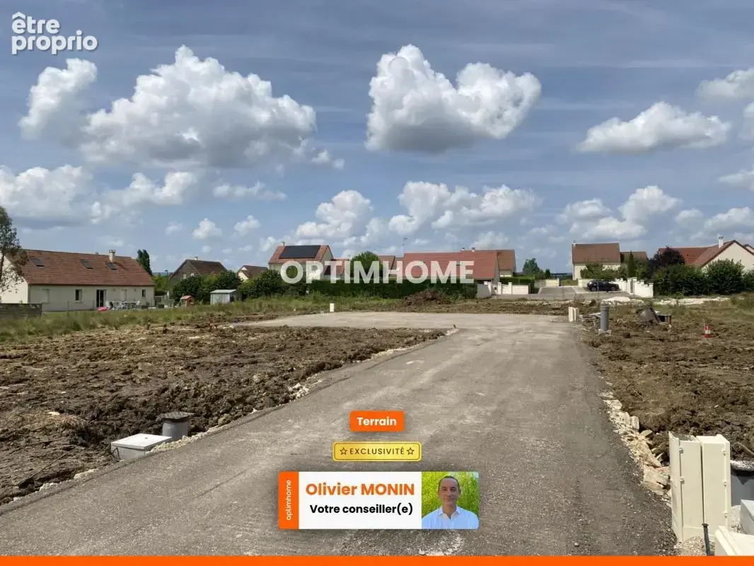 Au calme, cœur de village, terrain constructible et viabilisé de 911 m2 - photo 2