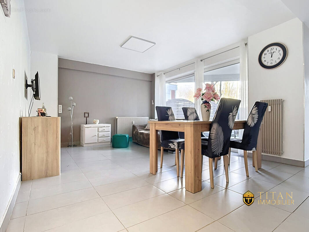  En Exclusivité un appartement au Rez-de-Chaussée avec sa terrasse à 300 m de la Plage. TITAN-IMMOBILIER - Appartement à DUNKERQUE