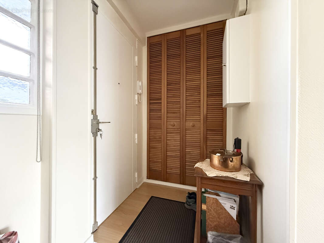 Appartement à COURBEVOIE