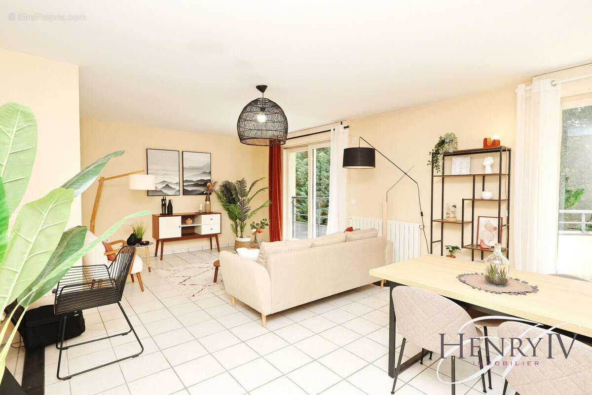Appartement à SAINT-NAZAIRE-LES-EYMES