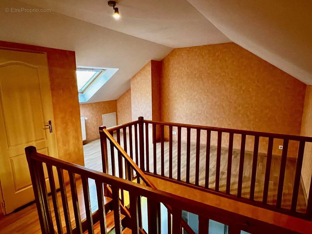 Maison à SAINT-SULPICE-LES-FEUILLES