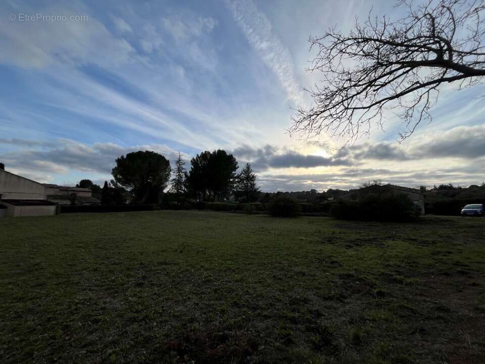 Terrain à SALERNES