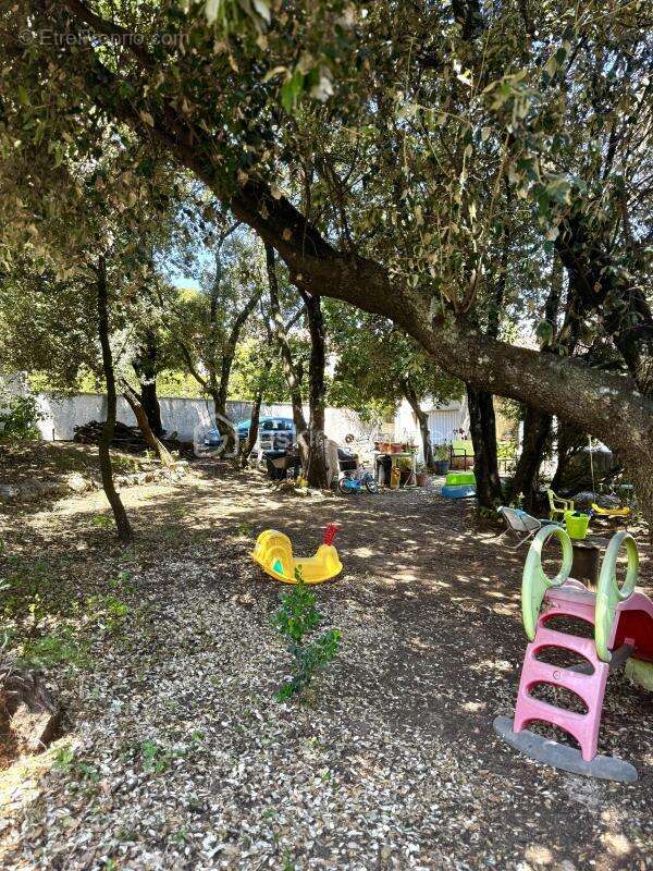 Maison à SAINT-LAURENT-DES-ARBRES