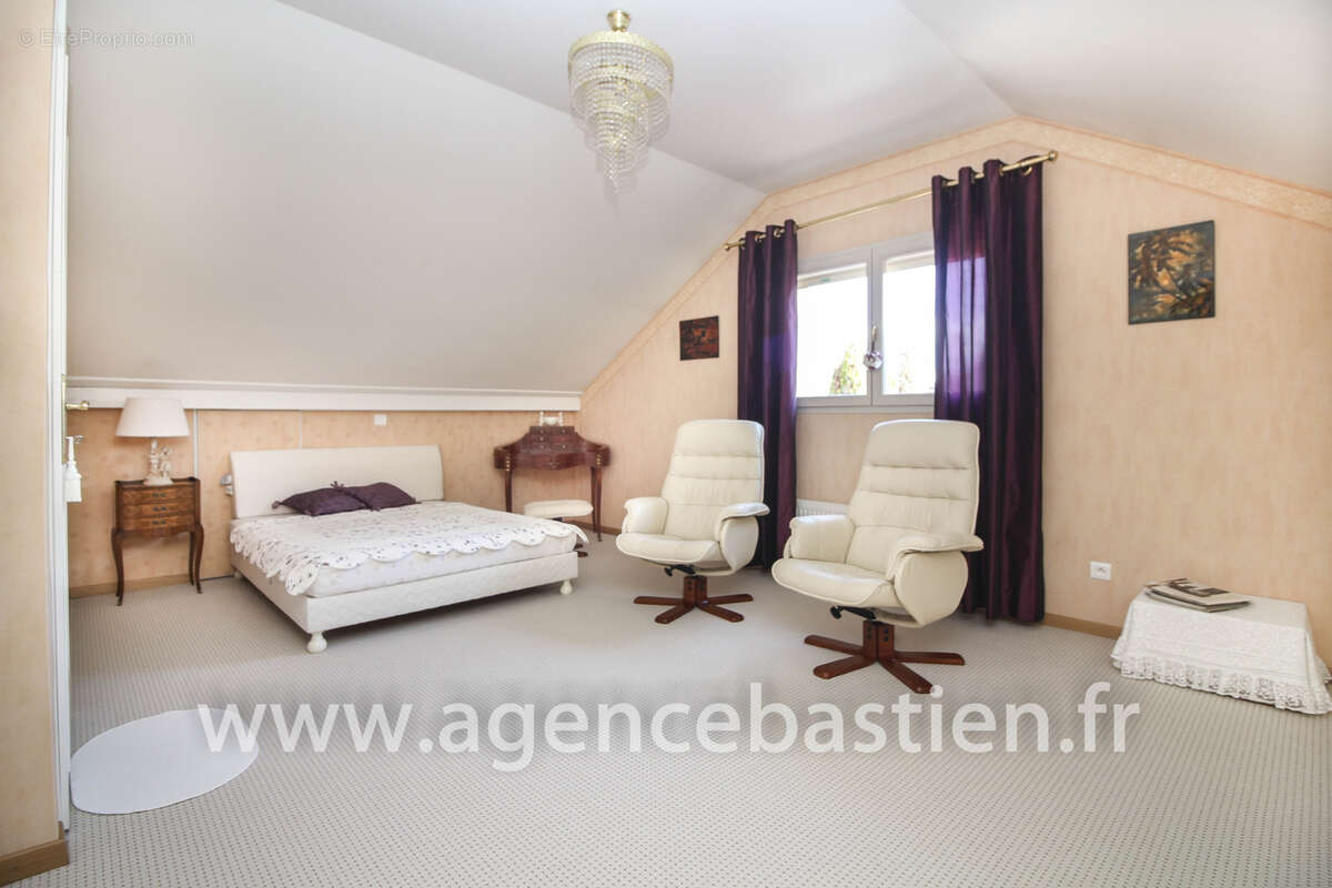 Maison à SAINT-GENIS-POUILLY