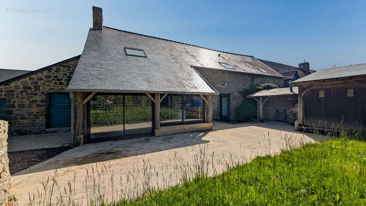 Maison à SAINT-LEGER-DES-PRES