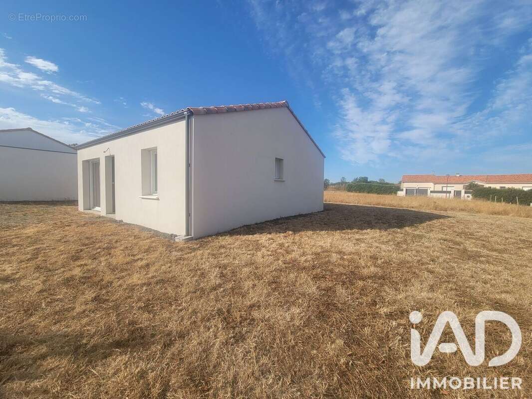 Maison 60 m² à Montournais  - photo 4