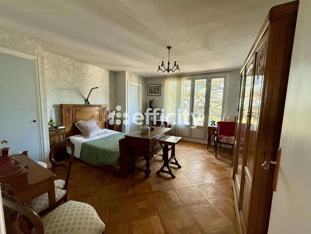 Appartement à SAINT-GENIS-LAVAL