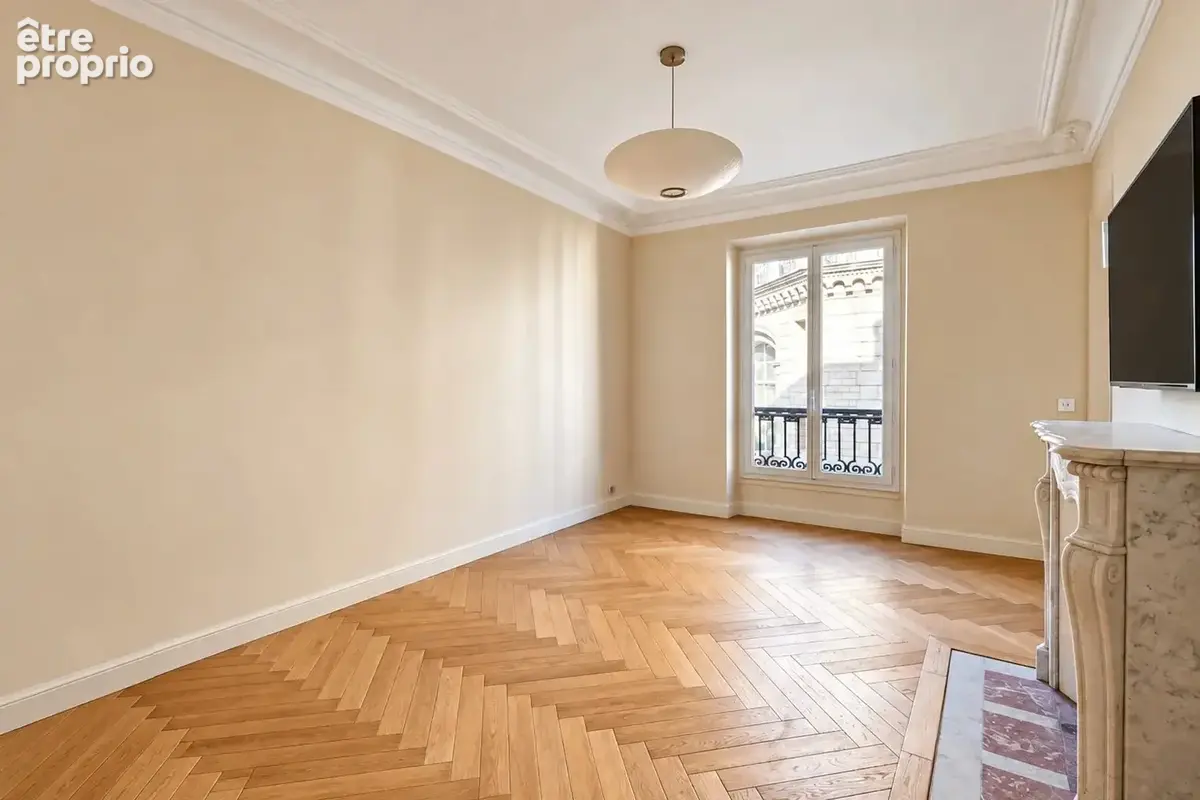 Paris 9e – Rochechouart / Rue Milton – Appartement rénové – 3 chambres - photo 2