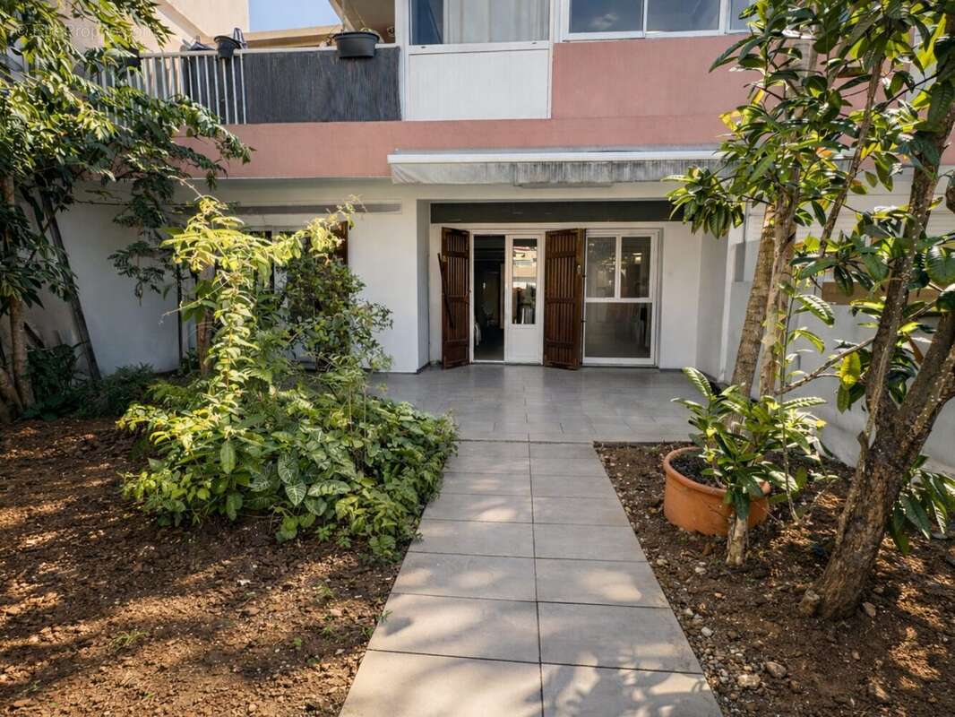 Maison 90 m² à Saint-Denis  - photo 8