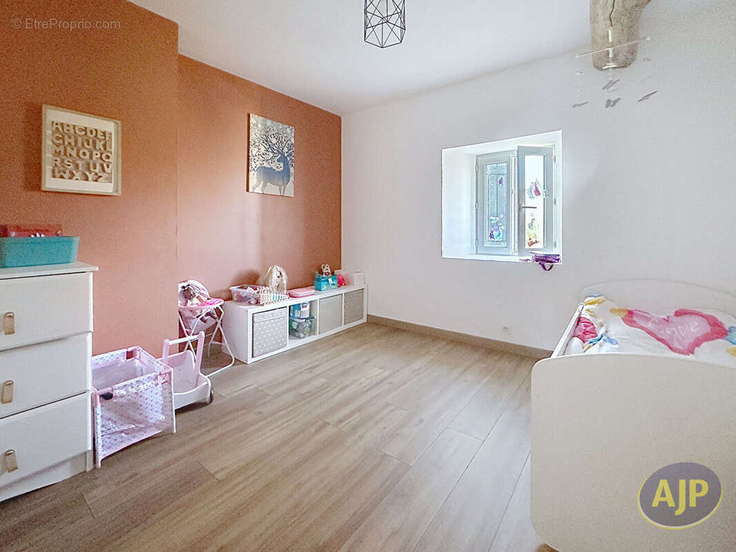Maison Echebrune 5 pièce(s) 116 m2 - photo 10