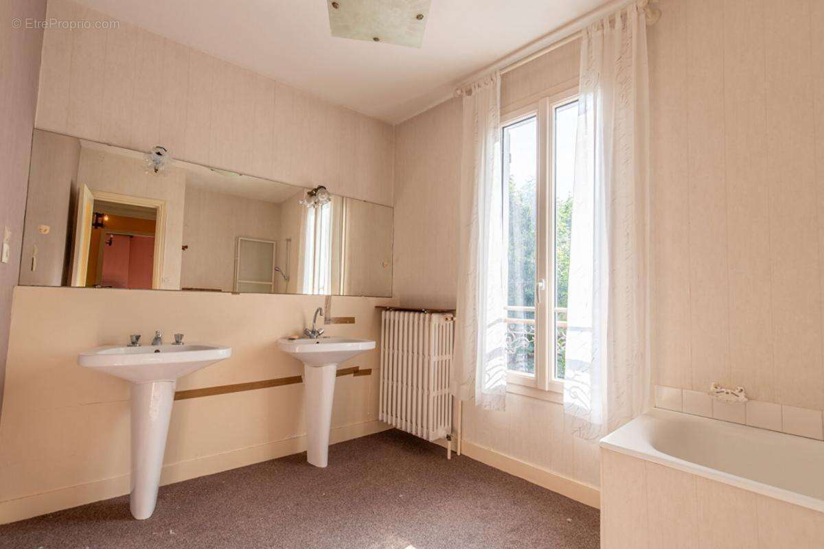 Maison à AUFFREVILLE-BRASSEUIL