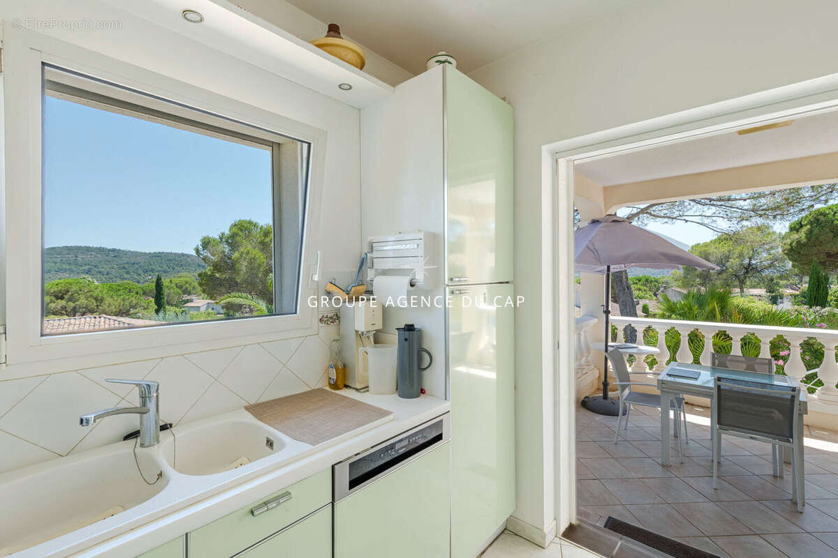 Coeur des golfs Villa 6 pièces avec vue dégagée, piscine et garage - photo 12