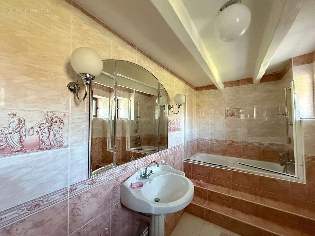 Maison à CLUSSAIS-LA-POMMERAIE