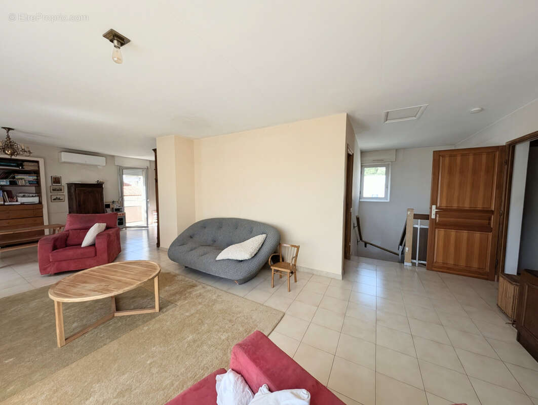 Maison 5 pièces avec extérieur, terrasse et garage GARIGOU - photo 8