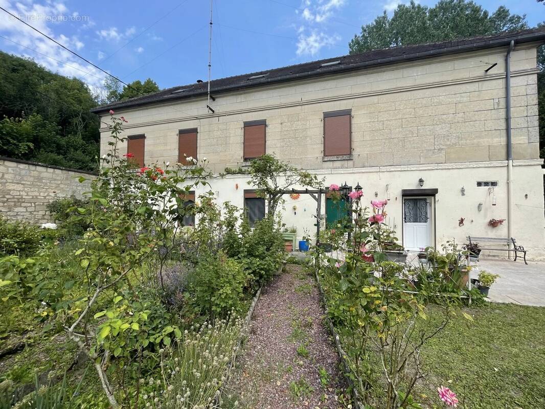 Maison à SAINT-VAAST-LES-MELLO