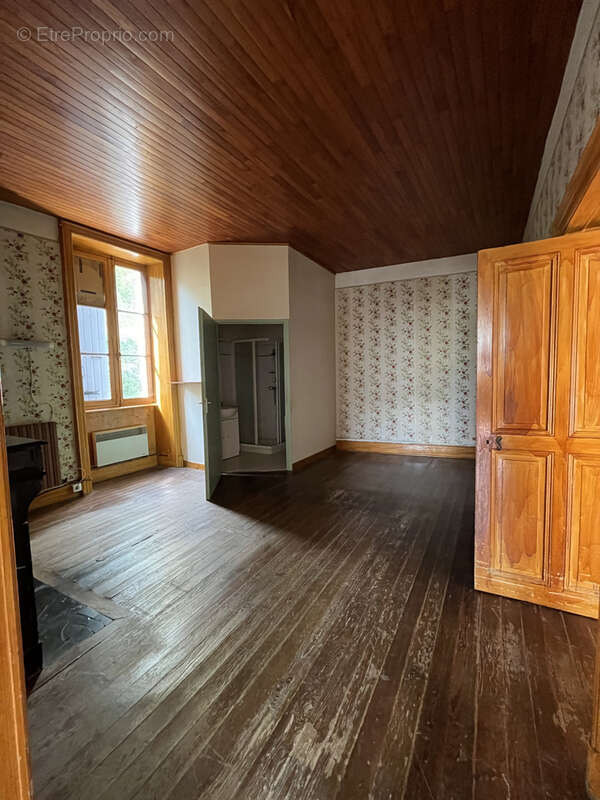 Maison à MONTJOUX