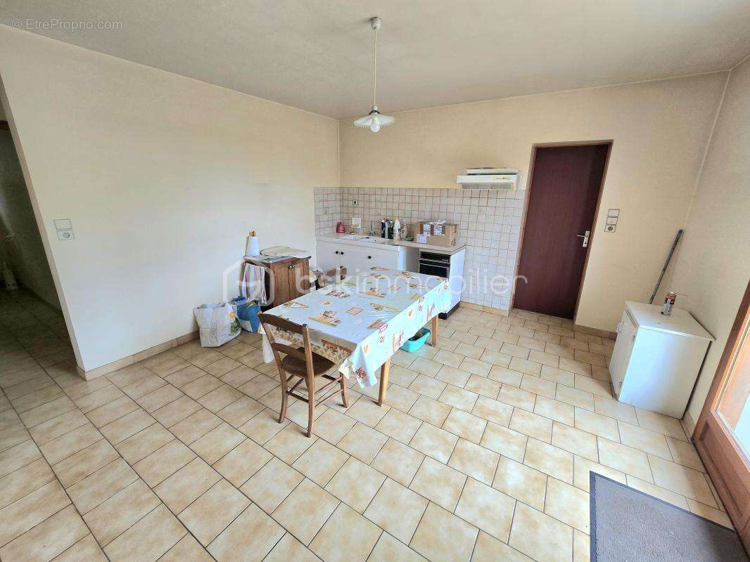 Pavillon 2 chambres (possibilite 3) sur un terrain constructible de 3 237 m2 !!! - photo 6