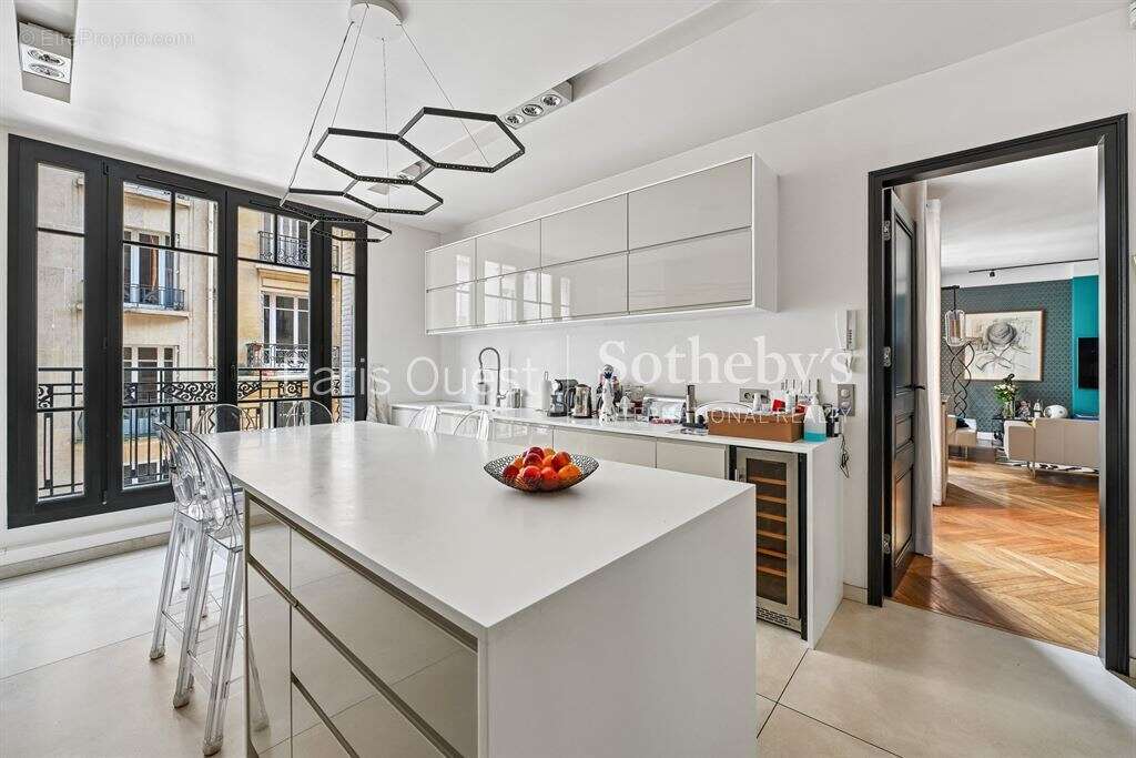 Appartement à NEUILLY-SUR-SEINE