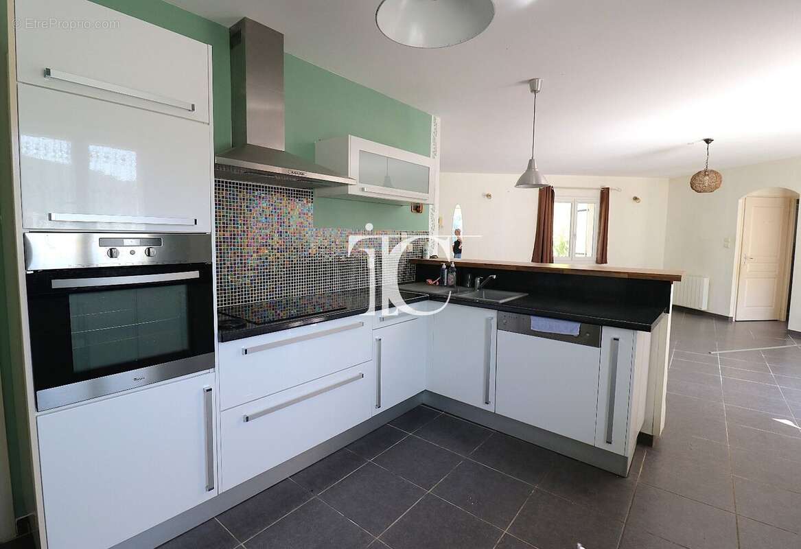 Villa plain pied sur 490 m² clos avec jolie vue - photo 4