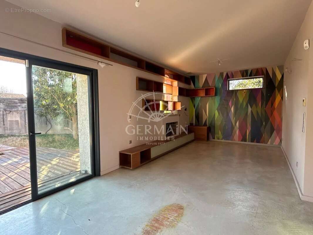 Maison à L'ISLE-SUR-LA-SORGUE