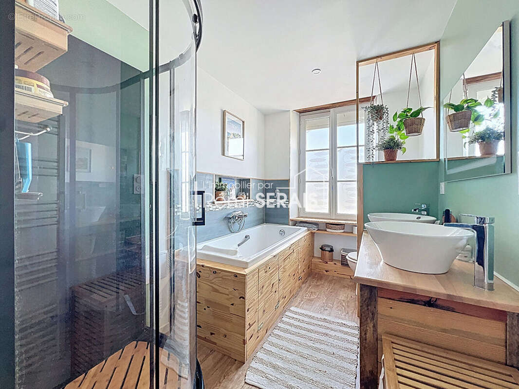 Maison à SAINT-DENIS-DE-MERE